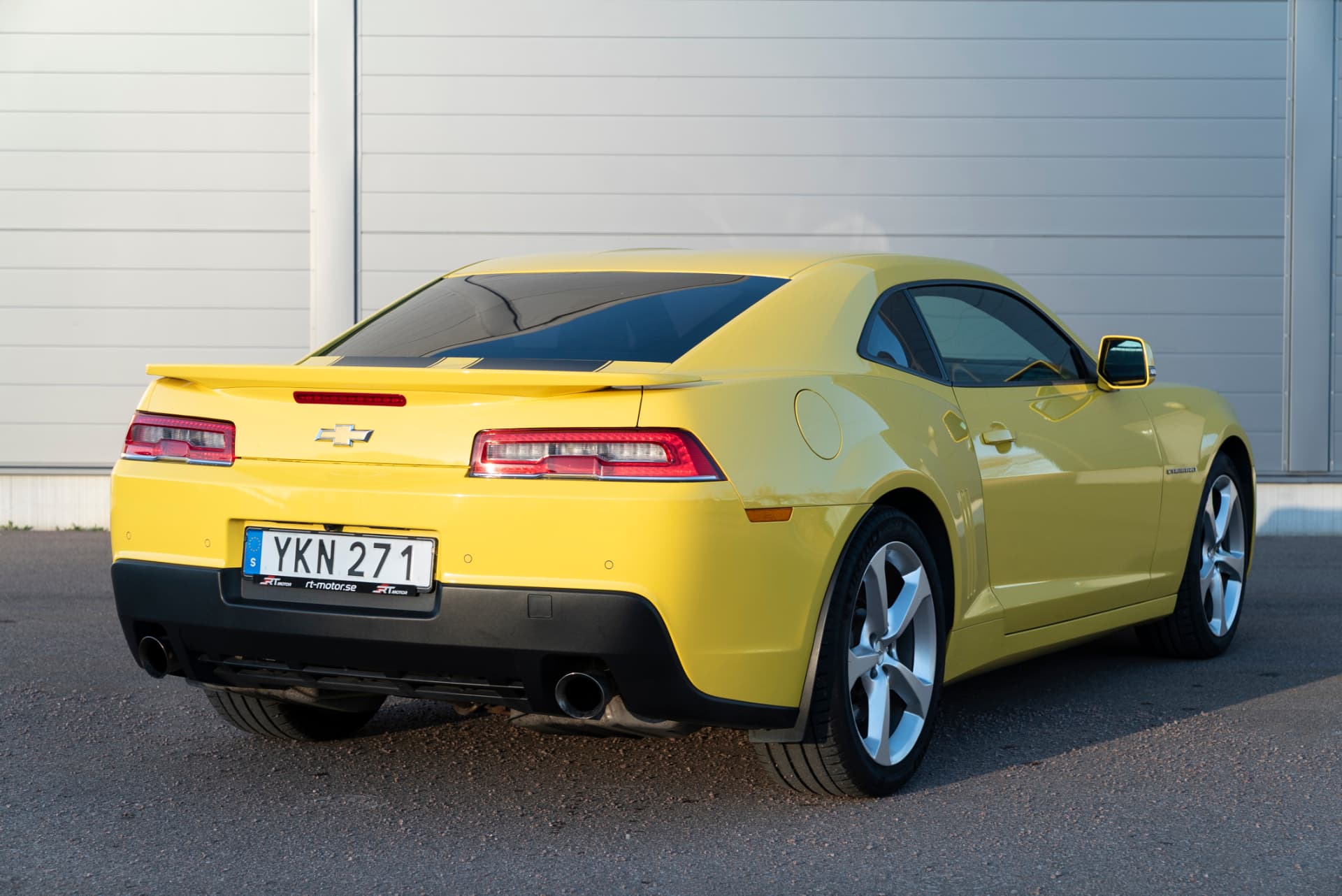 Chevrolet Camaro SS bakifrån i trekvartsvy