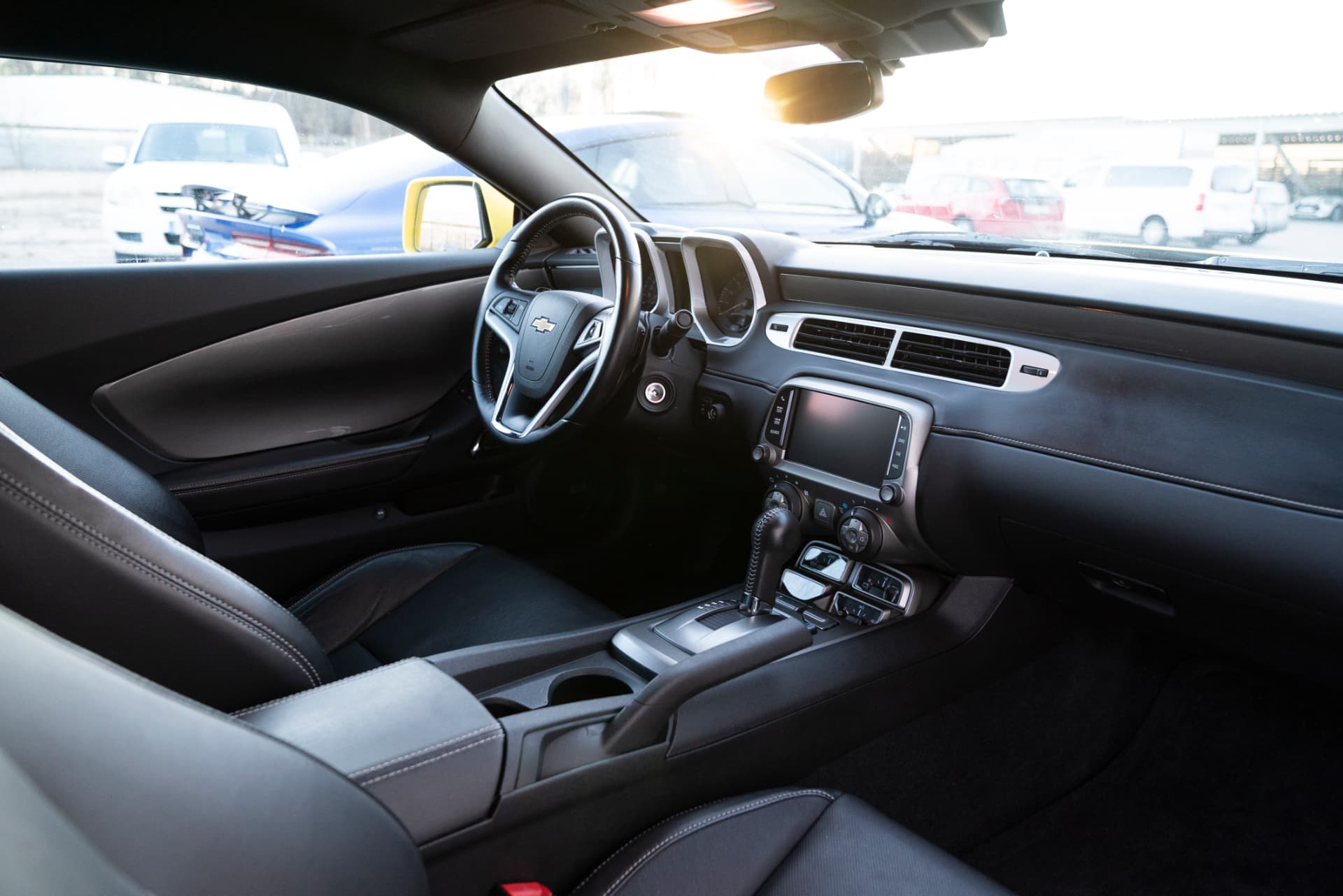 Interiör i Chevrolet Camaro SS med läderklädsel