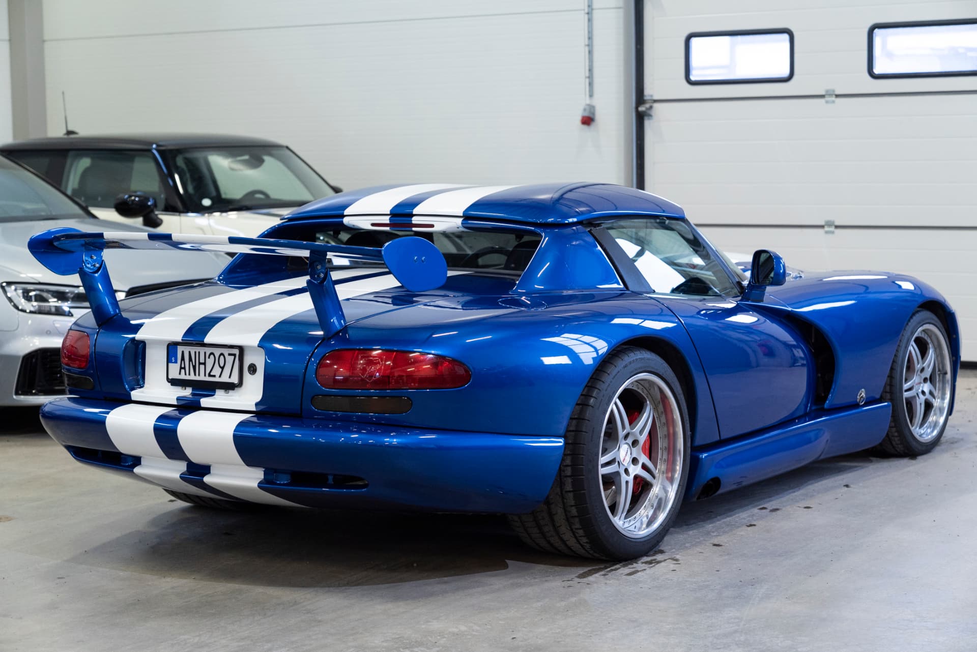 Dodge Viper RT/10 sedd snett bakifrån med stor bakvinge